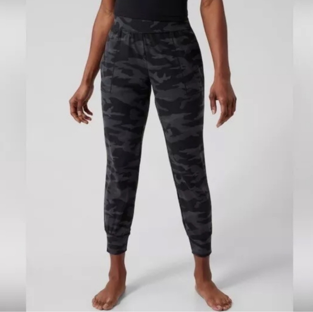 EUC Camo Athleta Salutation Joggers - Picture 4 of 10